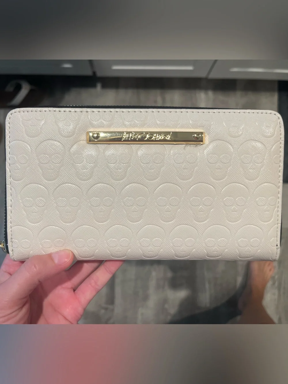 Betsy Johnson Cream Skull Embossed Zip Wallet with Gold Plaque